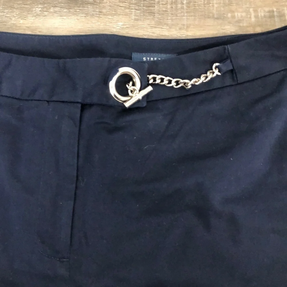 Jones Wear Studio Blue Cuffed Stretch Shorts Size 10 - Picture 4 of 5